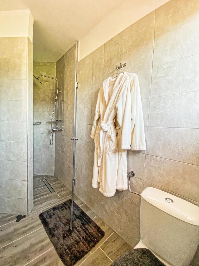 Apartmani Fenestra โอโทชาส ภายนอก รูปภาพ