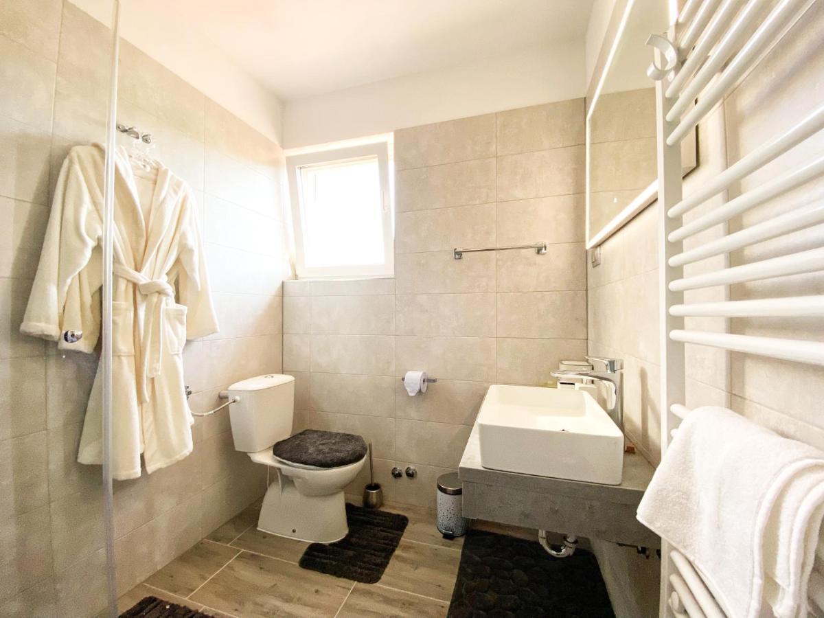 Apartmani Fenestra โอโทชาส ภายนอก รูปภาพ