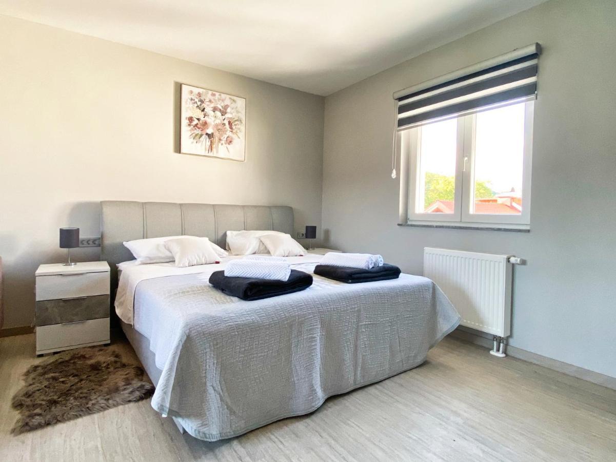 Apartmani Fenestra โอโทชาส ภายนอก รูปภาพ